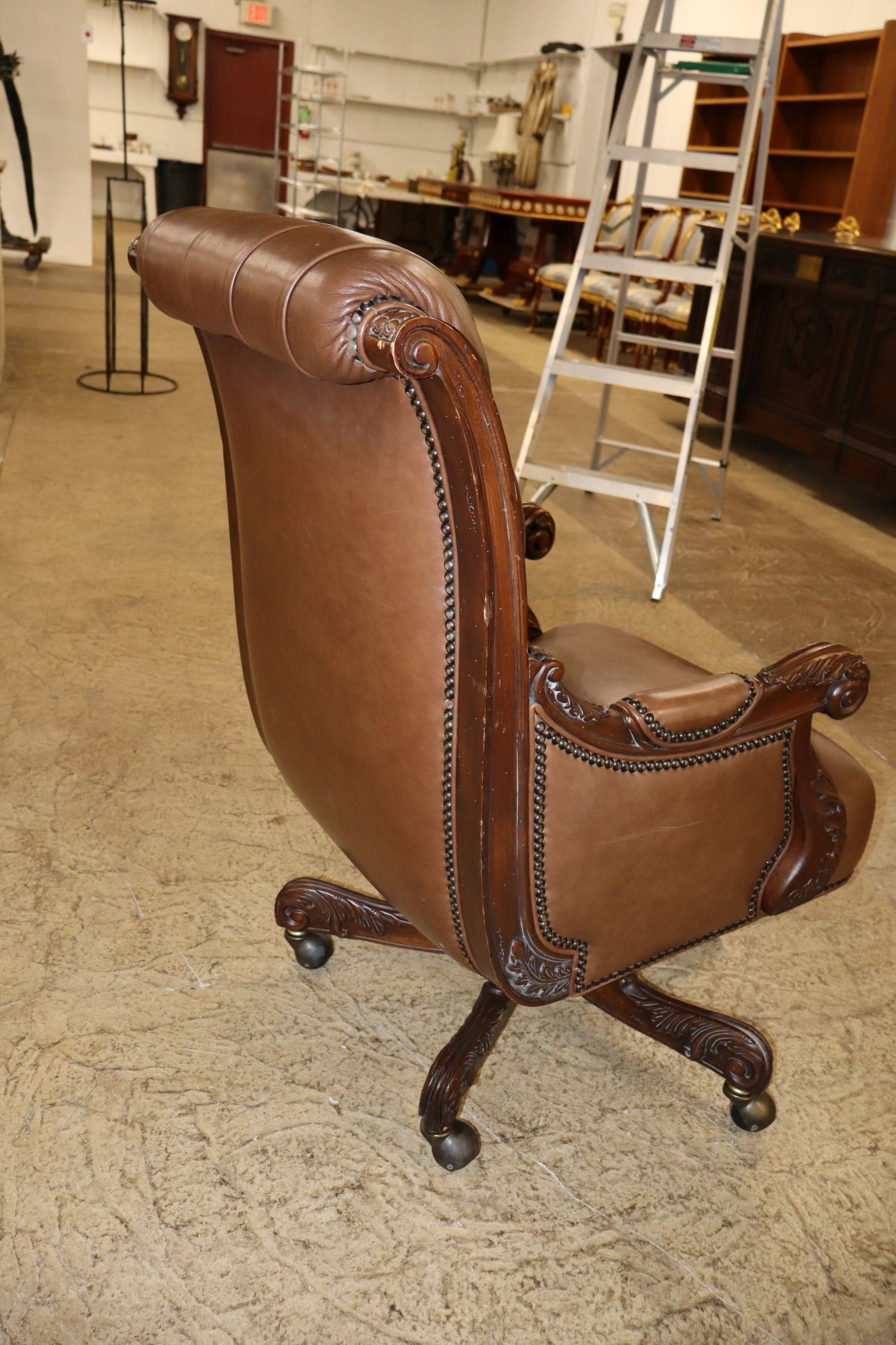 Executive button tuft leather office chair