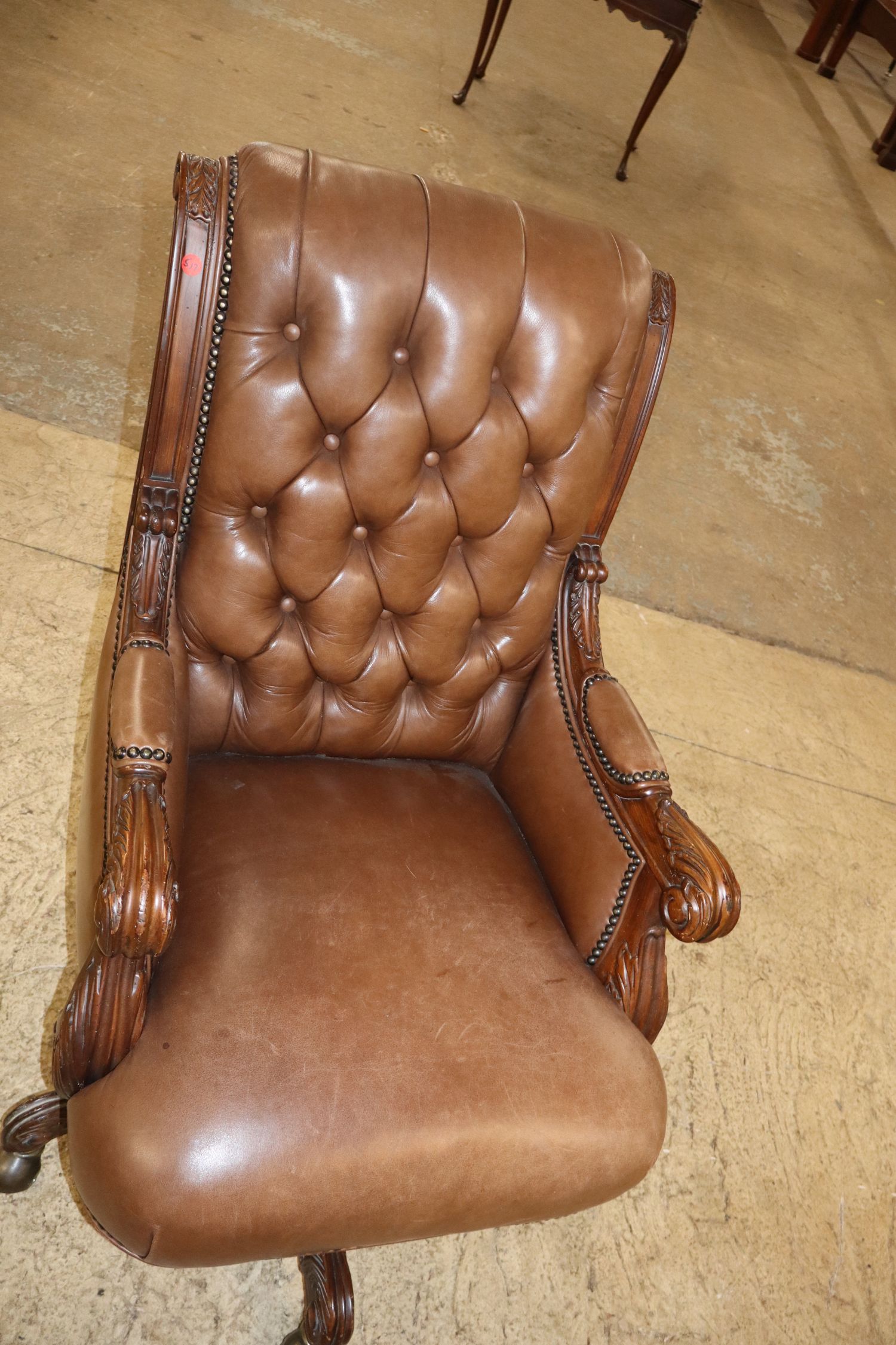 Executive button tuft leather office chair