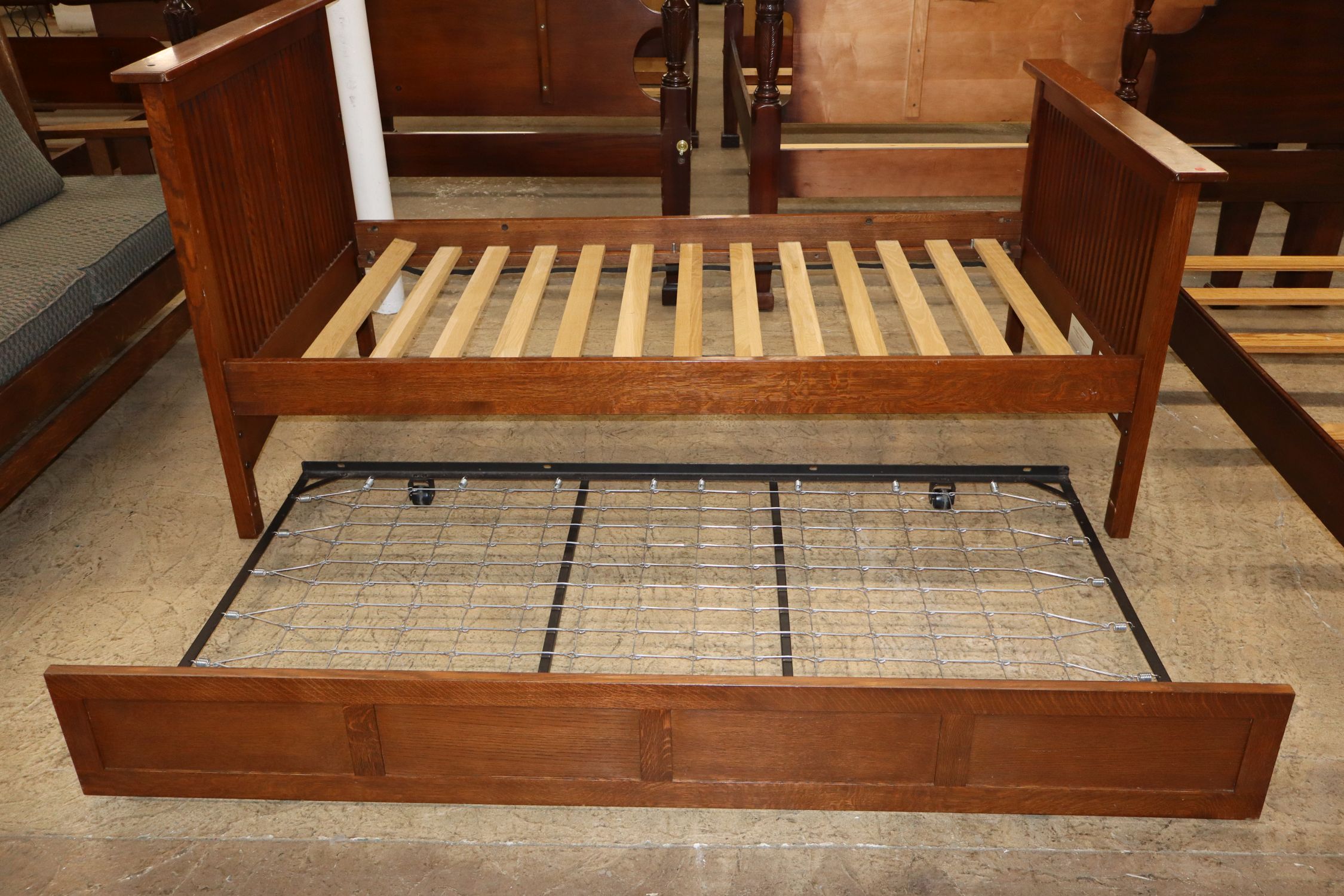 Stickley mission oak slat side day bed, original finish