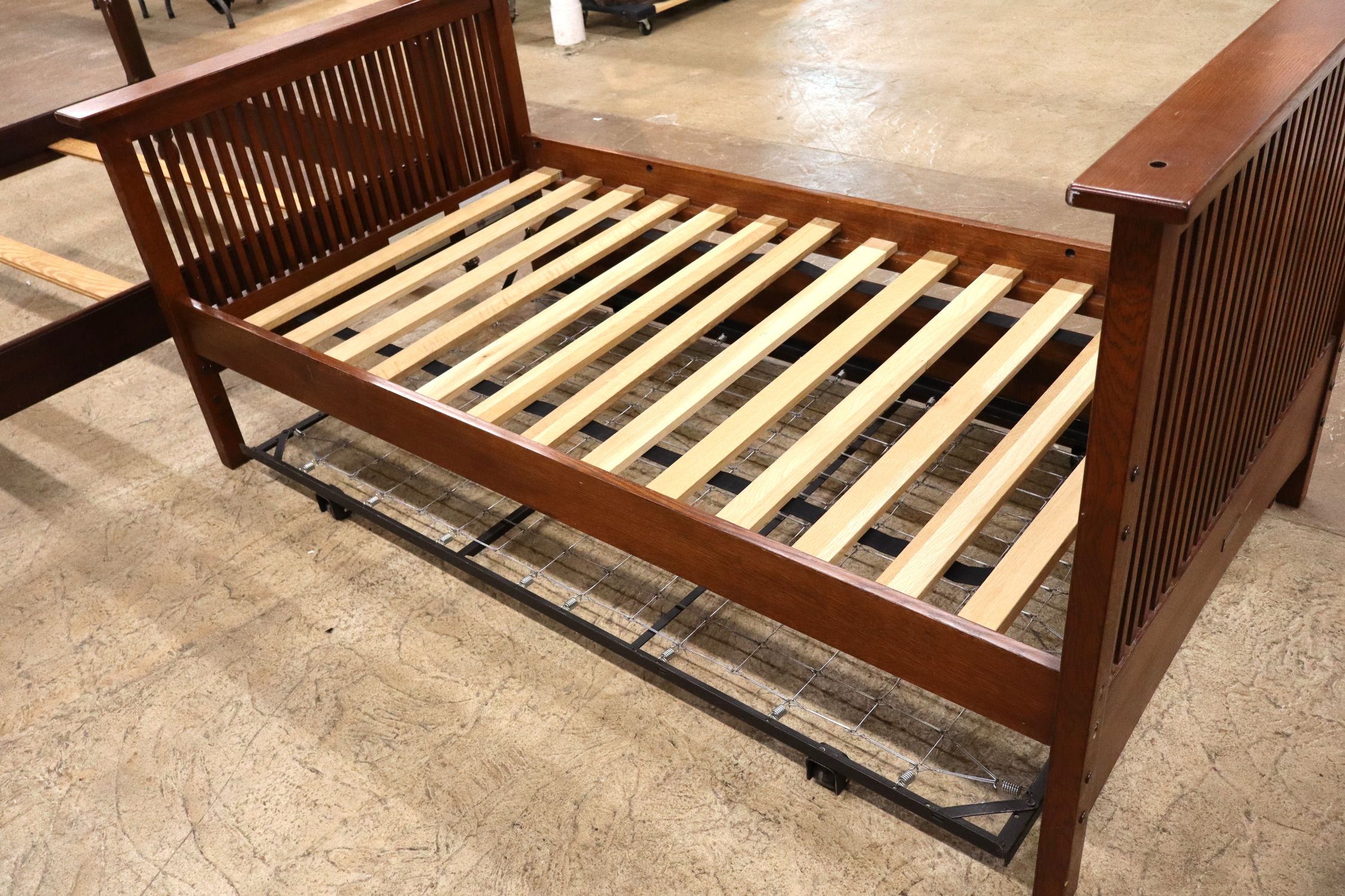Stickley mission oak slat side day bed, original finish