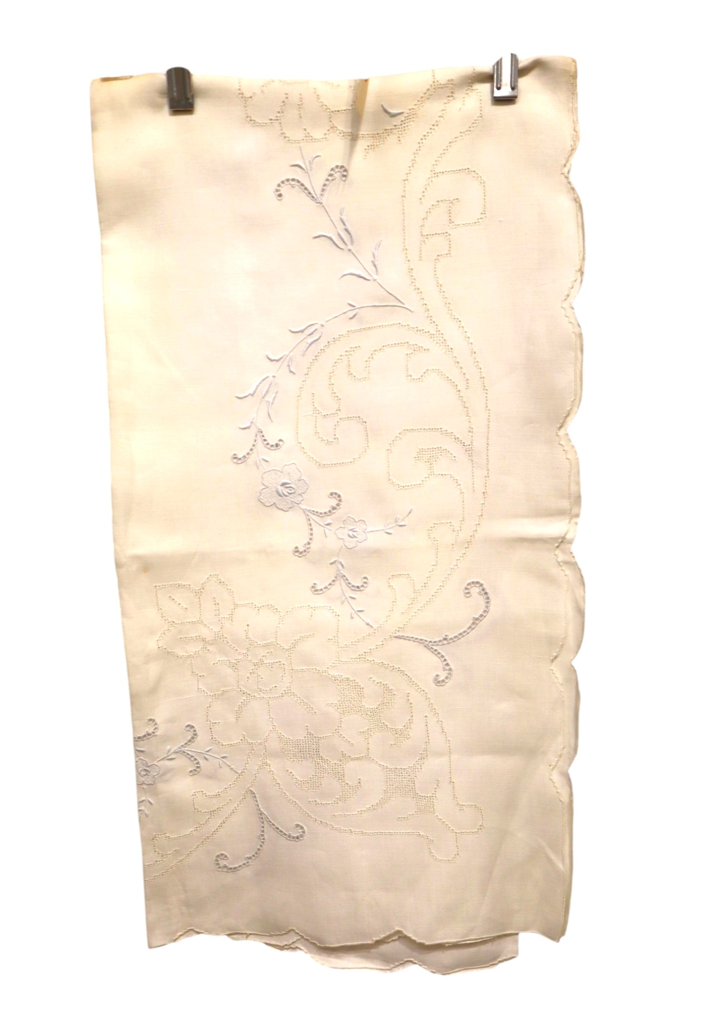 Vintage embroidered linen laced tablecloth