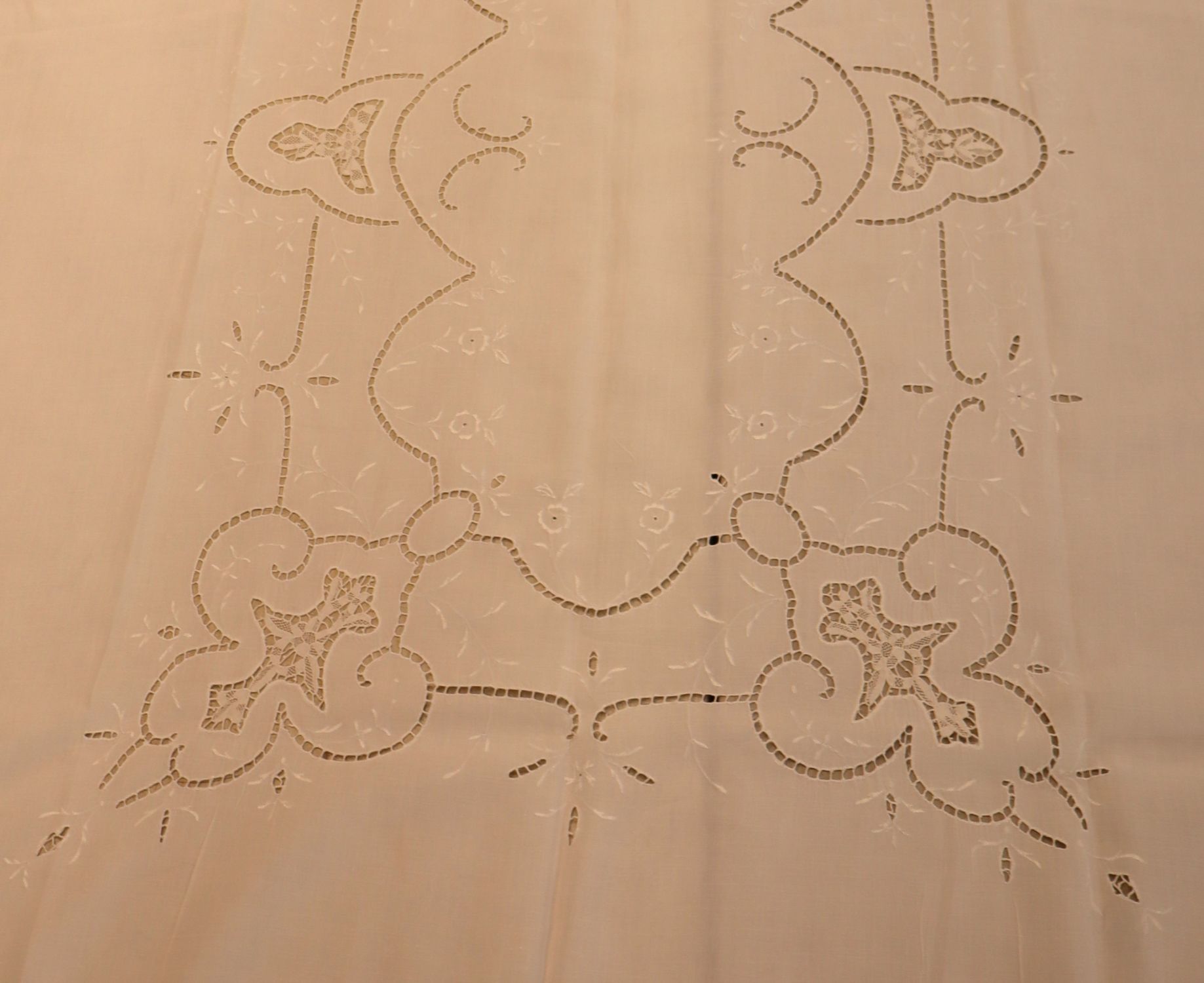Vintage laced linen tablecloth
