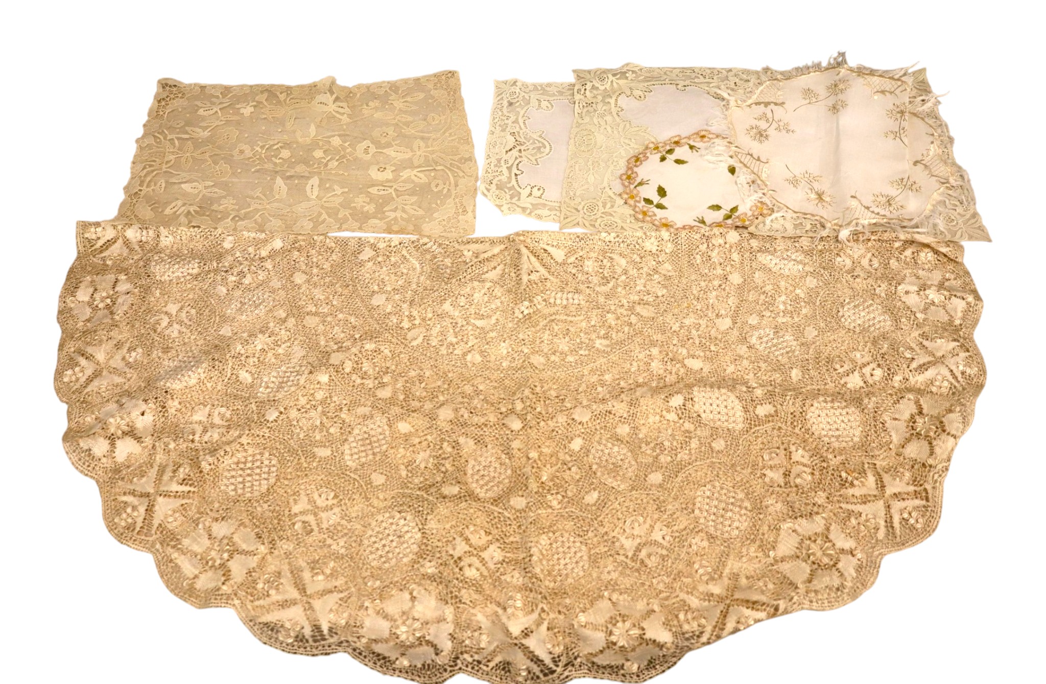 4 Vintage linen table scarfs