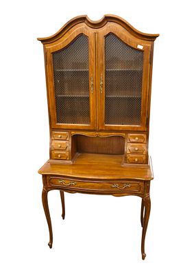 Thomasville Walnut French Style Secretary Desk. Vintage Thomasville walnut French style 