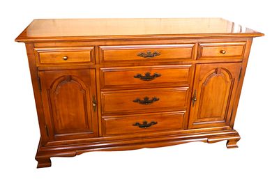 Vintage Thomasville solid maple 6-drw 2-dr buffet. Vintage Thomasville solid maple 6 drawer 2 