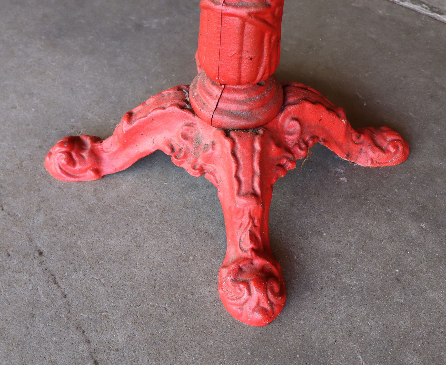 Vintage bubble CI base gumball machine