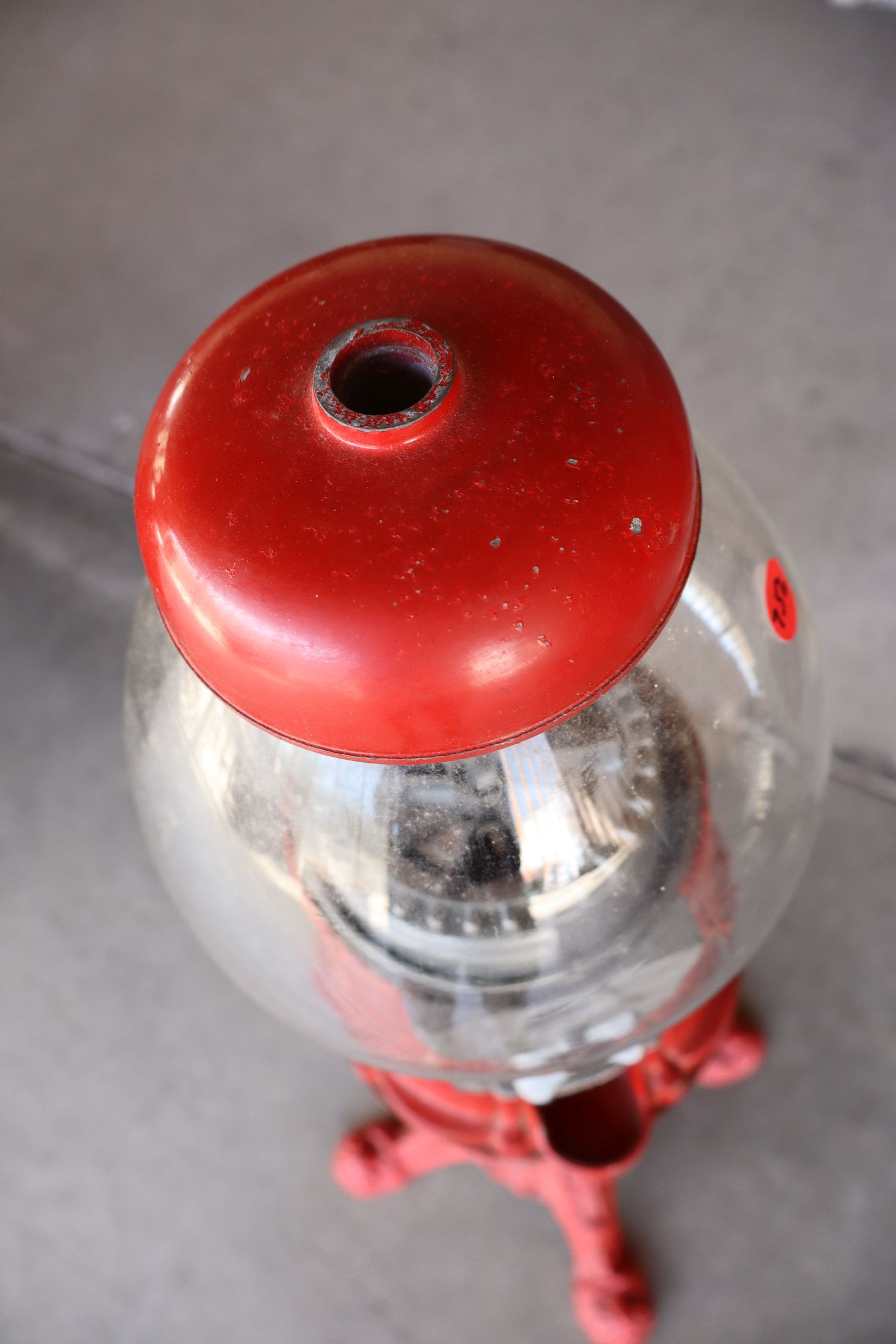 Vintage bubble CI base gumball machine