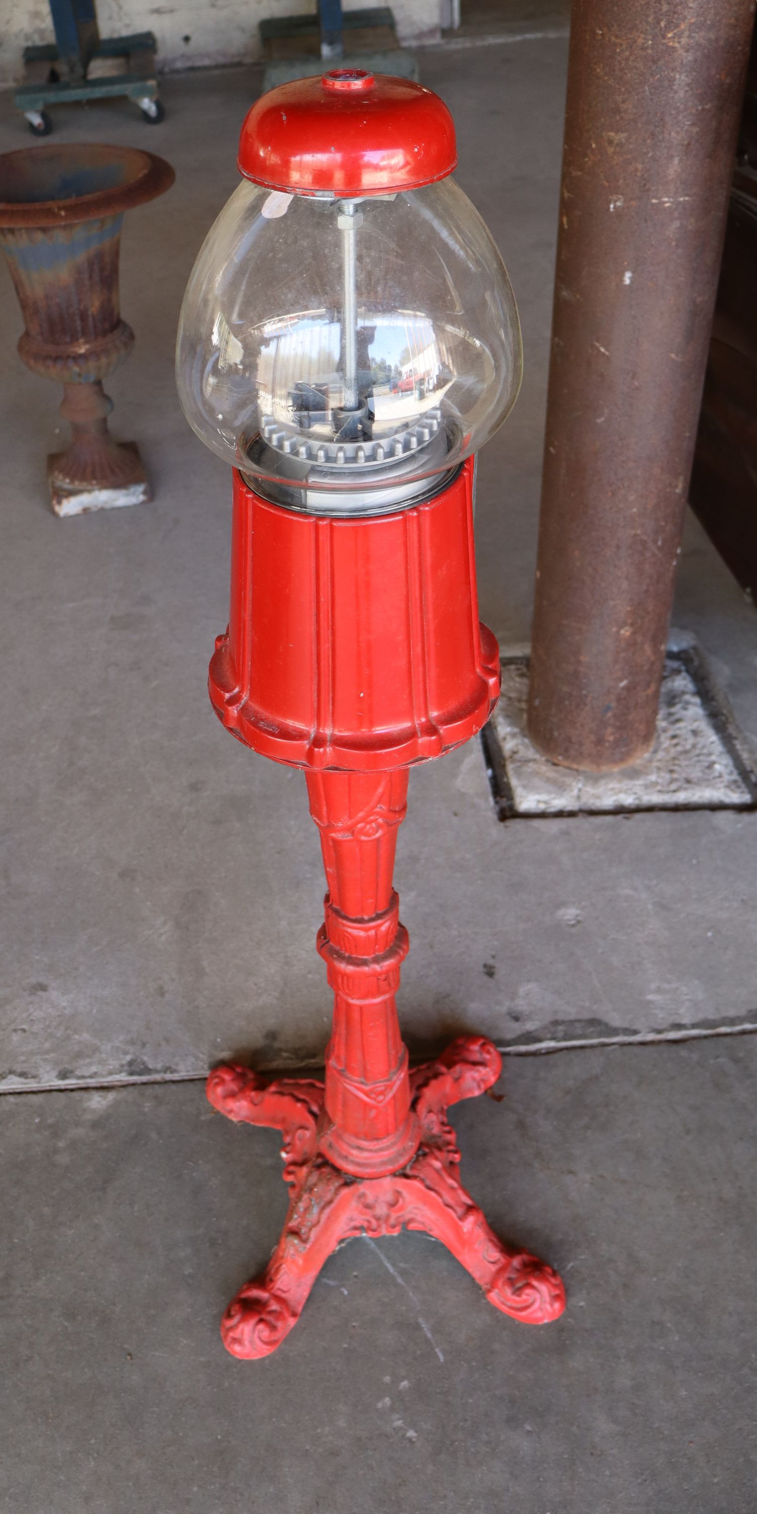 Vintage bubble CI base gumball machine