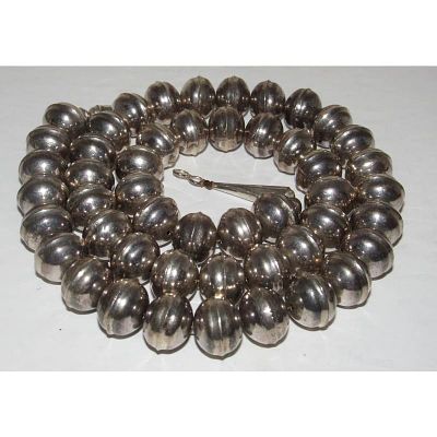 Early Navajo Pearls Necklace Hand Made Beads Sterling Silver 100g. A striking and authentic 