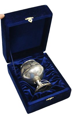 Бокал серебряный в оригинальном кофре. 132 гр . 875 пр. 1990-е гг.