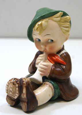 Статуэтка " Мальчик с дудочкой ". Фарфор. Крашеный бисквит. Германия. Середина 20 в. Реставрация.