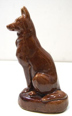 Статуэтка " Сидящая овчарка ". Фарфор. Гжель. 1930-е гг.