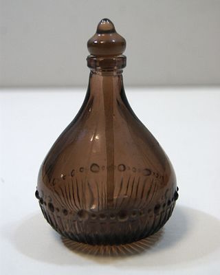 Флакон для духов. Розовое стекло. Первая половина 20 в.