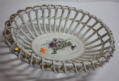 Сухарница " Воздушная ".Фарфор. Киров. СССР 1930-е гг. Размер: 27 х 20х 8см