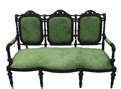 Диван. Конец 18-начало 19 вв. Размеры: 150х110х63