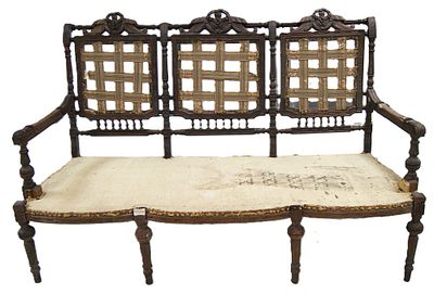 Диванчик. Требуется перетяжка обивки. 18-19 вв.