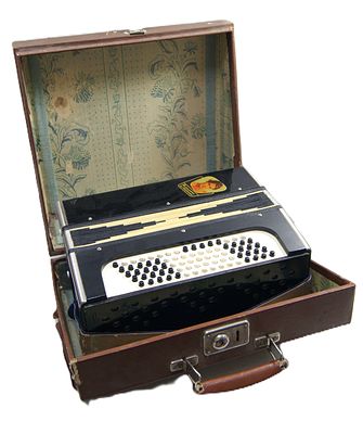 Баян в оригинальном кофре. СССР. 1960-е гг. В рабочем состоянии.