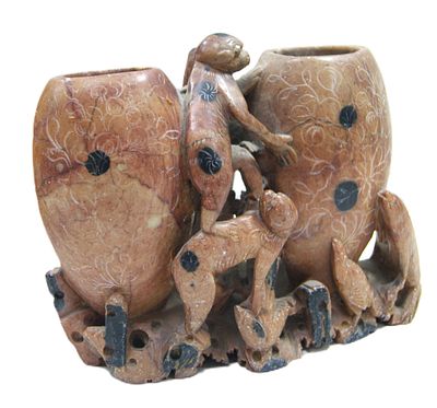 Карандашница " Звери, птицы, рыбы ". Ручная резьба из цельного куска камня. Китай. 19 в.