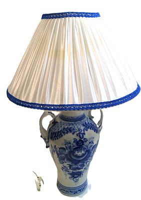 Лампа настольная. Фарфор. Гжель. Авторская роспись. 1990-е гг.