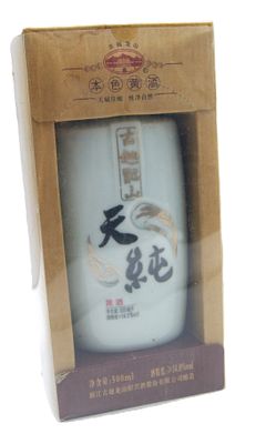 Бутылка с алкоголем нераскрытая. Китай. 2000-е гг.