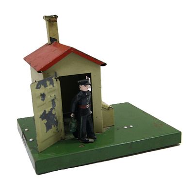 Будка путевого обходчика. Для детской железной дороги. Крашенный металл. Середина 20 в.