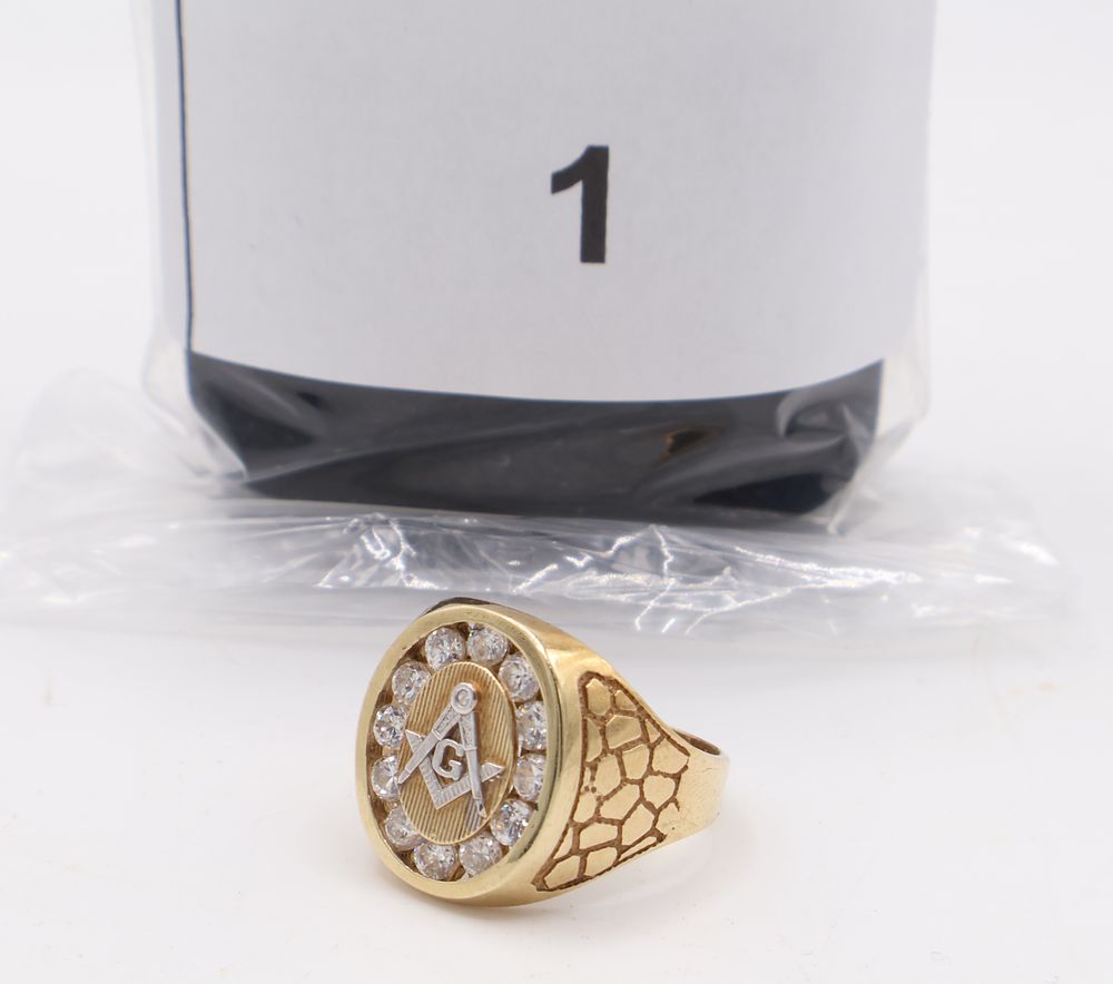 Square and Compass Auctioneers | Leil&atilde;o 1801 | A Superb Collection of Antique Silver Nursing Buckles and Jewellery, with Other Curious & Collectable Items