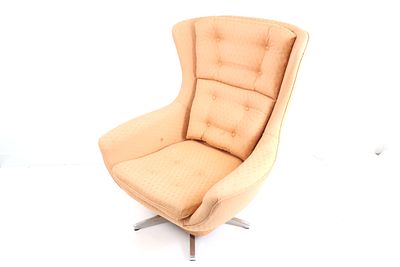 Mid-Century Modern Swivel Wingback Chair in style of Bramin. A single Mid-Century Modern 