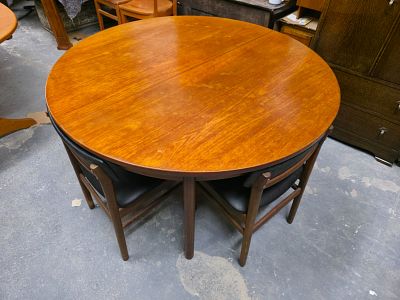 Hans Olsen Style Danish Modern Roundette Teak Dining Suite, Four Pieces. A four-piece 