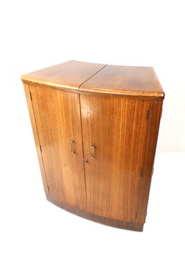 Mid-Century Cocktail Cabinet by Turnridge of London - with key and accessories. This stylish 
