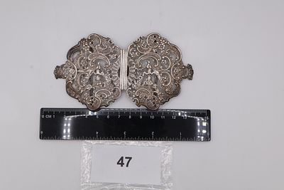 Late Victorian Solid Silver Belt Buckle Featuring Cherubs and Flower Foliage - London Assay Marks. 