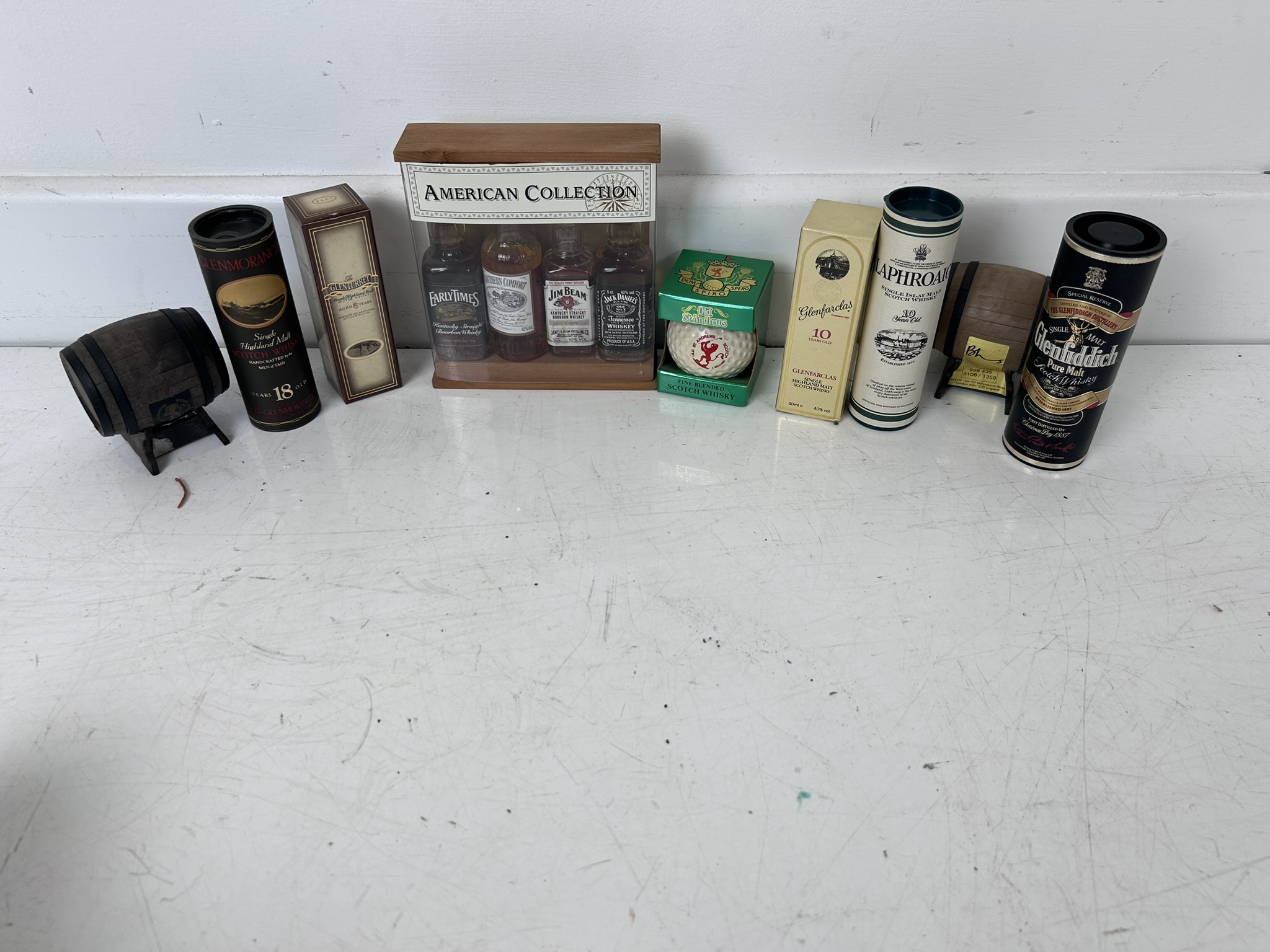 Small collection of miniature boxed largely whisky examples, including 18 year old Glenmorange malt, several other malt whisky's and other collectable examples, 12 examples in total