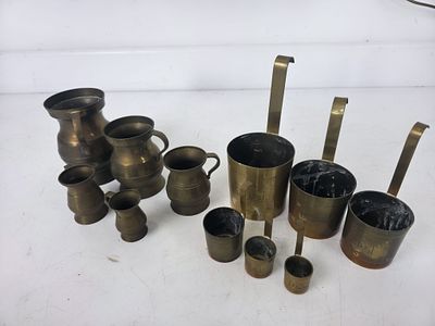 Collection of Vintage Brass & Pewter Measures. Collection of vintage brass and pewter measuring 