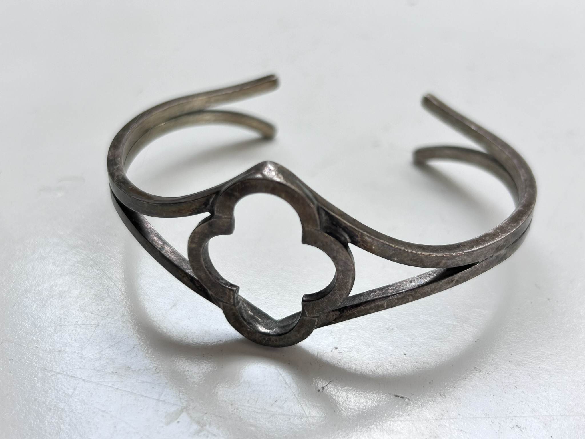 A vintage sterling silver bracelet featuring a gothic archictectural four leag clover and stamped STERLING to the inside and weighing almost 21g