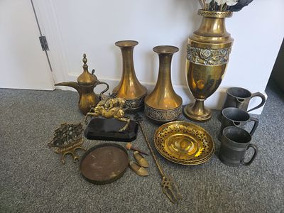 Collection of Brass & Metalware. Large mixed collection of brass and metalware including a 