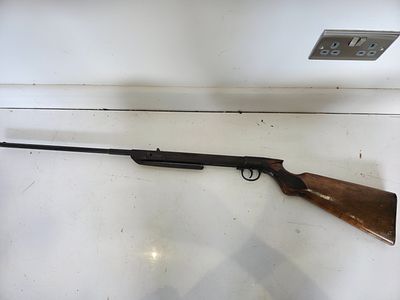 Vintage Break Barrel Air Rifle – Possibly Haenel. A vintage break barrel air rifle with hardwood 