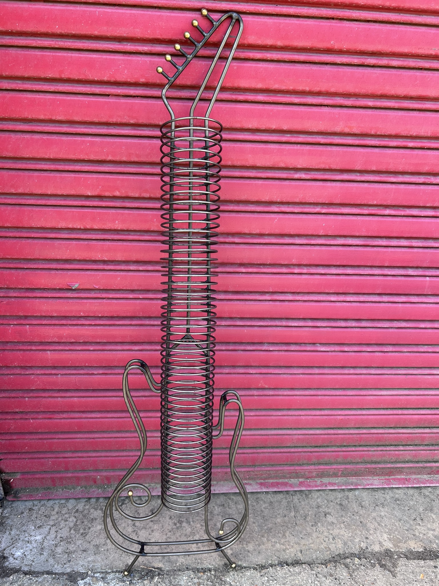 Quality metal CD/DVD rack in the form of guitar