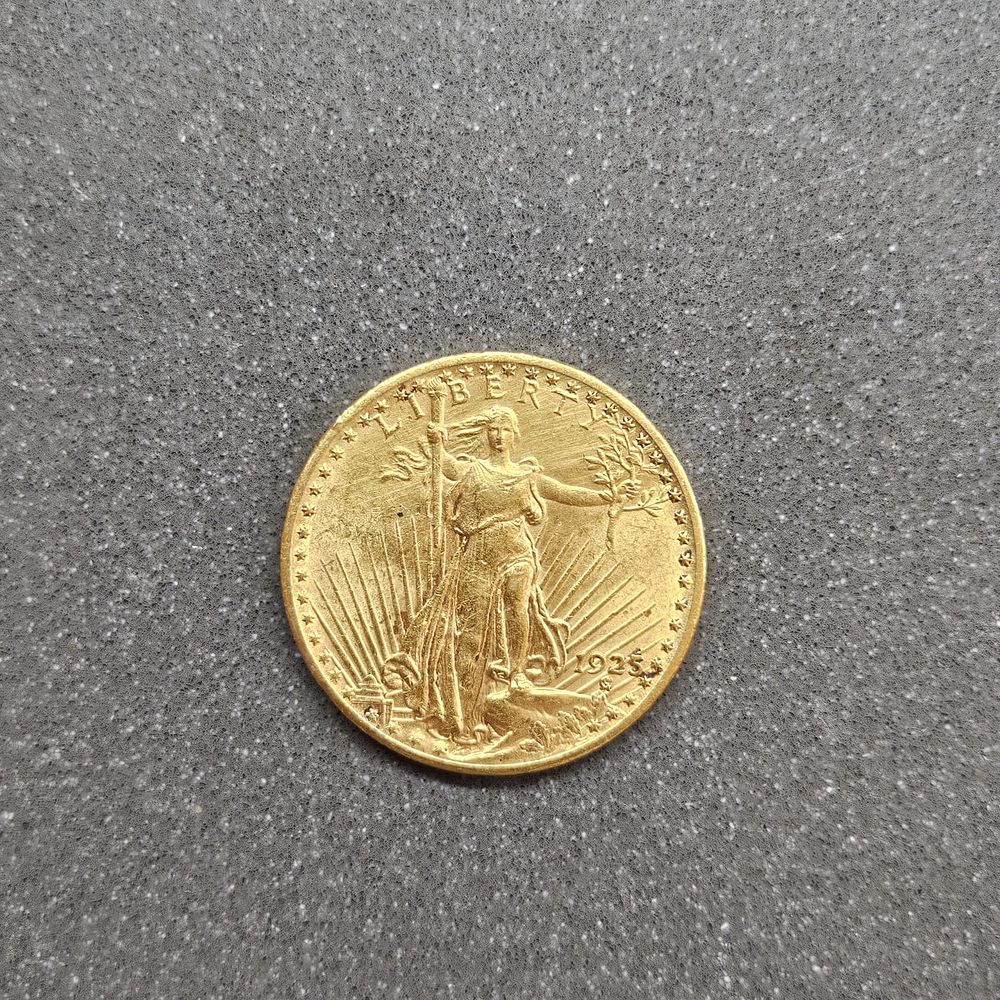 USA GOLD COIN $20 1925 YEAR. 33.44g . AGW: 0.9675oz . Diameter: 34mm