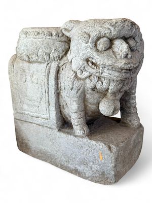 Chinese Carved Stone Foo Lion Finial, Early 20th Century. A substantial hand-carved limestone 