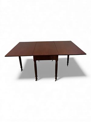 Southern Federal Mahogany Drop-Leaf Dining Table on Casters, Early 19th Century (Pelham Estate). 