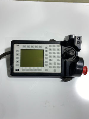 שלט לרובוט ABB.