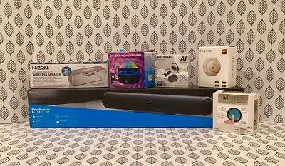 Electronic Bonaza. Speakers, projection lights, voice recorder