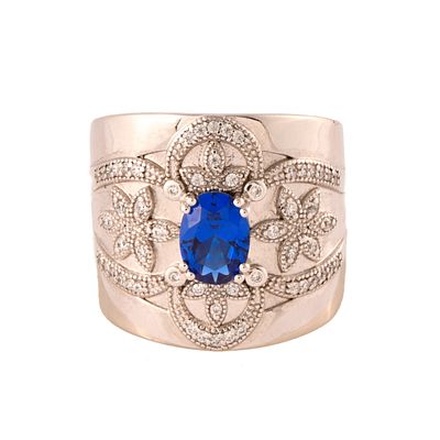 33. Bomb&eacute;e ring. Sterling silver. Marquise cut blue quartz. Size: 18/58. Weight: 10 gr.