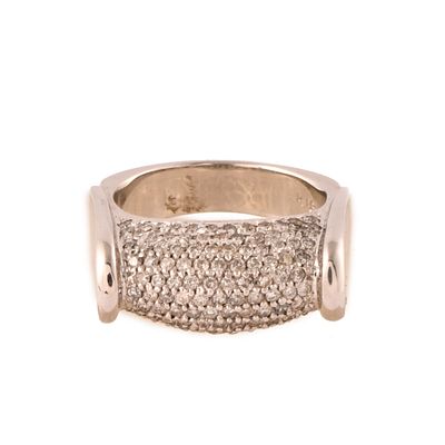 39. Ring with diamonds pav&eacute;. 18kt white gold. Brilliant cut diamonds of approx. 1.47 cts. Size 