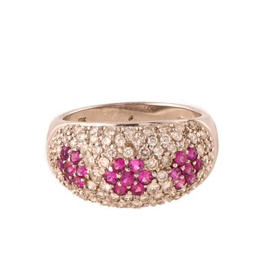 40. Ring with diamonds pav&eacute; and rose tourmaline. 18kt white gold. Brilliant cut diamonds and 