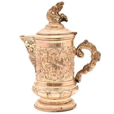 7. Jug, 20th century. Embossed silver. With hallmarks on the base. Slight wear and tear. 