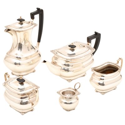 11. Art Deco style coffee and tea set, 20th century. Silver. Comprising a coffee pot and teapot 