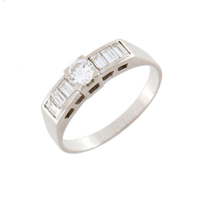 45. Diamonds ring. 18 kt white gold, brilliant cut diamond of 0.25 kt on the centre, and 