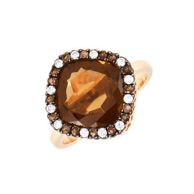 46. Ring with central topaz and diamonds. 18 kt yellow gold, cushion cut topaz and two-tone 