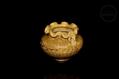 Glazed ceramic vessel, Tang style. A vessel made of modelled and glazed ceramic. It has a narrow 
