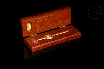 Wine thermometre. Sogeisa wine thermometer, made of glass, presented in an original hardwood 